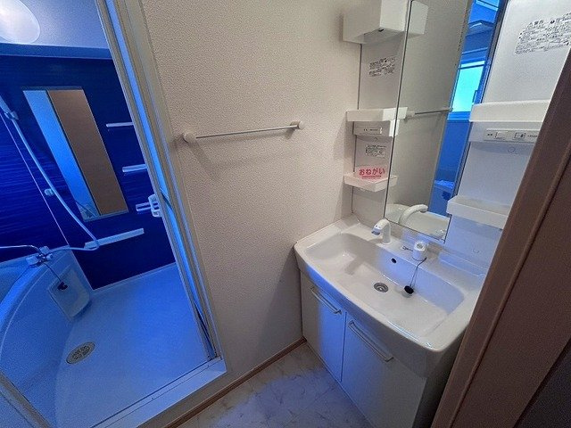 ローズマリー　Ⅲの洗面所|明るい洗面所です