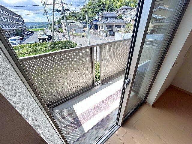 ジュネス佐志Ⅰのバルコニー|お洗濯にも便利なバルコニー付き