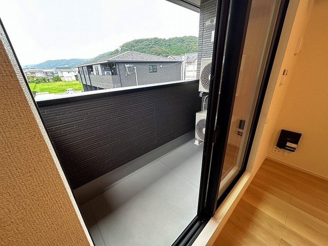 リシェス　Ｆのバルコニー|暖かな日差しのふりそそぐバルコニー