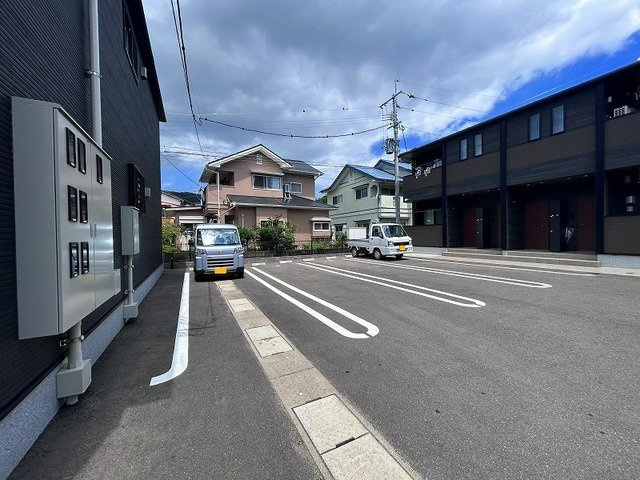 リシェス　Ｆの駐車場|駐車スペースもあります