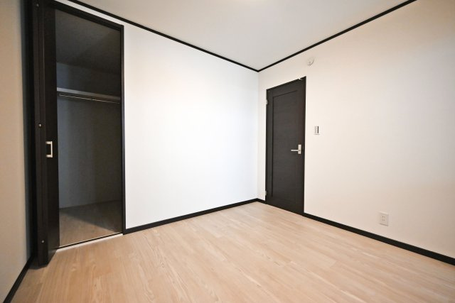 大阪市淀川区木川東１丁目中古一戸建て│4LDK＋駐車1台可の洋室|収納家具を配置してもゆとりがあり、快適にお使いいただける居室です。