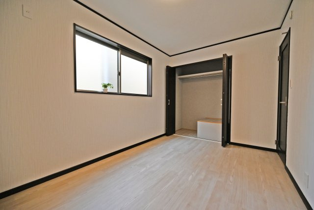 大阪市淀川区木川東１丁目中古一戸建て│4LDK＋駐車1台可の収納|こちらのお部屋もクローゼット付きで、衣類などもすっきり収納できます。