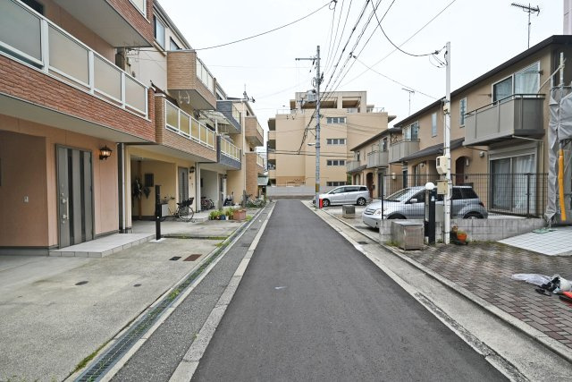 大阪市淀川区木川東１丁目中古一戸建て│4LDK＋駐車1台可の周辺|落ち着いた雰囲気の住宅街に位置しており、静かで暮らしやすい住環境が魅力です。