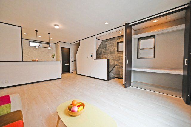 大阪市淀川区木川東１丁目中古一戸建て│4LDK＋駐車1台可のダイニング|キッチンとリビングに一体感を持たせ、家族のコミュニケーションがとりやすい設計です。