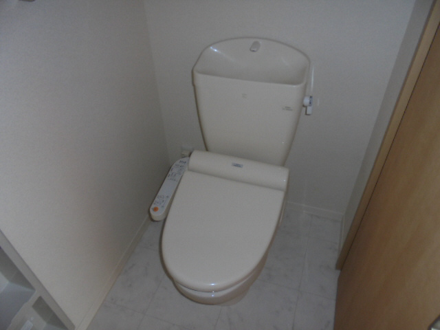 シャーメゾン塩屋のトイレ