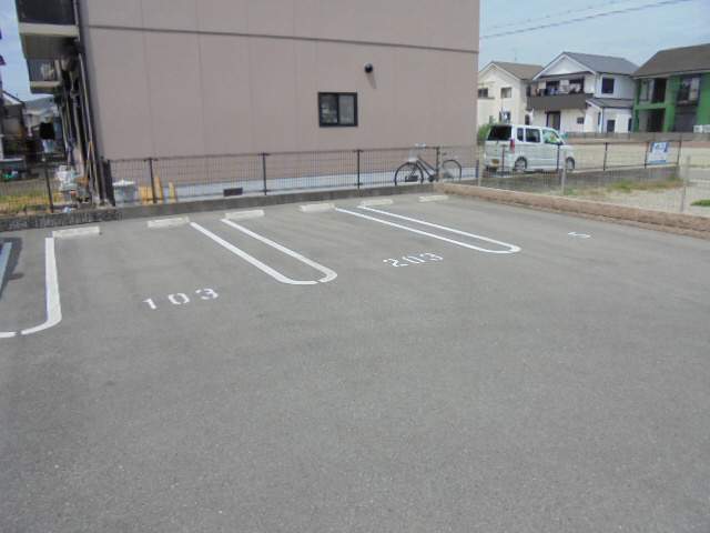 シャーメゾン塩屋の駐車場