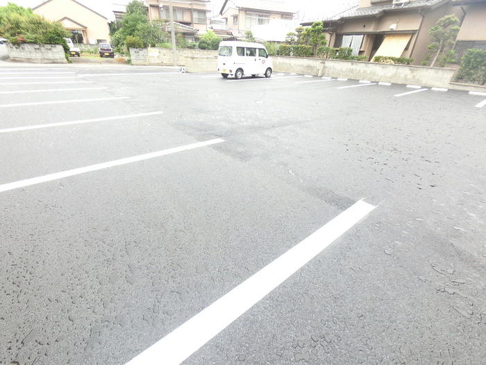 アヴァンセの駐車場