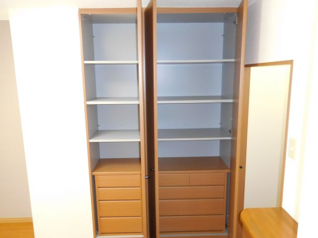 グランデ上牧の収納