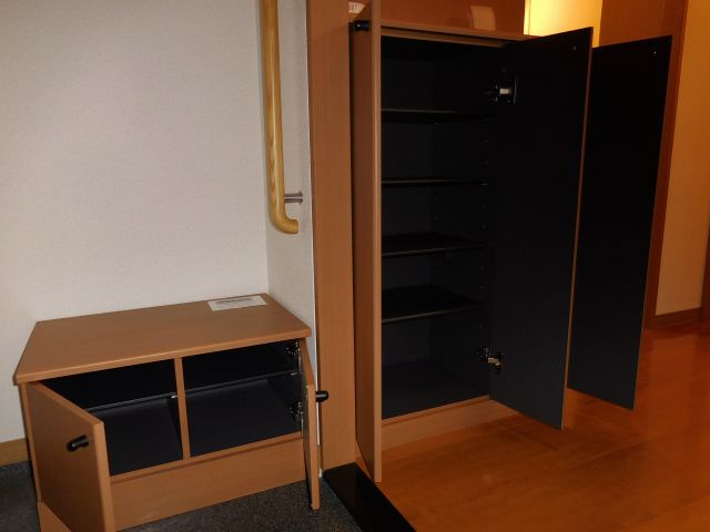 グランデ上牧の収納