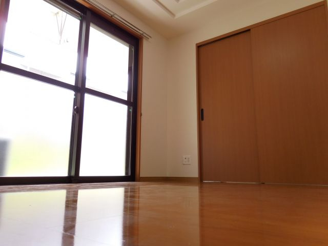 グランデ上牧の寝室