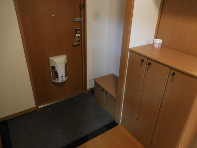 グランデ上牧の玄関