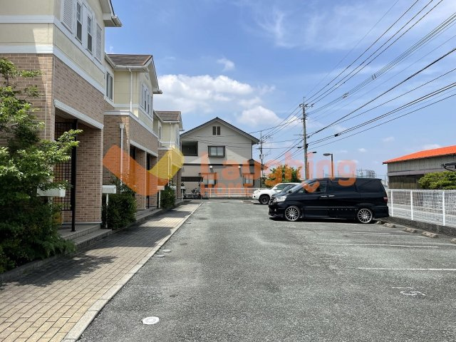 グランデールの駐車場|駐車場があるので、車を買う予定の方も安心です