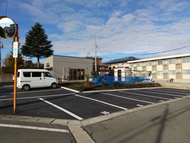 ルミエールGの駐車場