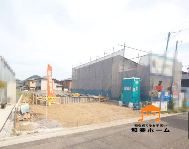 クレイドルガーデン高松市香川町大野第４　１号棟の前面道路含む現地写真|車中心生活を支える駐車場スペースは３台以上で、家族それぞれの行動範囲がグッと広がります。