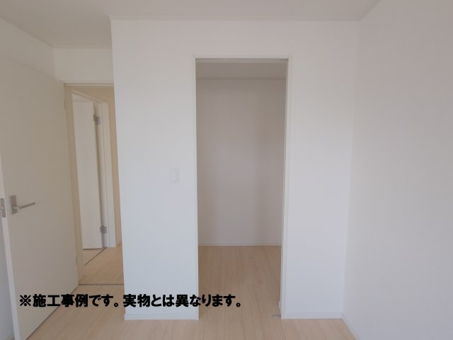 クレイドルガーデン高松市香川町大野第４　１号棟の収納|WIC完成予想図
身に付ける物をまとめておけばスムーズに身支度を終わらせることができて便利です。