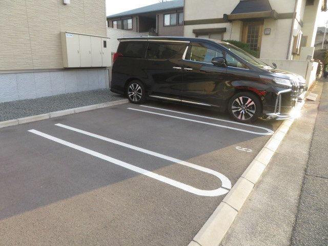 グランステージ曽根の駐車場