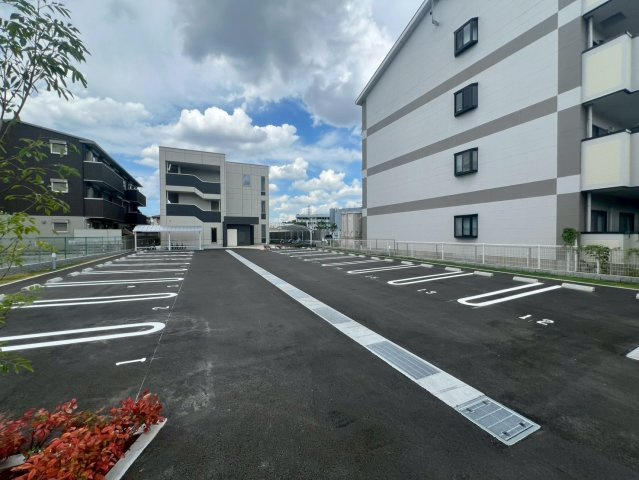 パレスシェリール河崎の駐車場