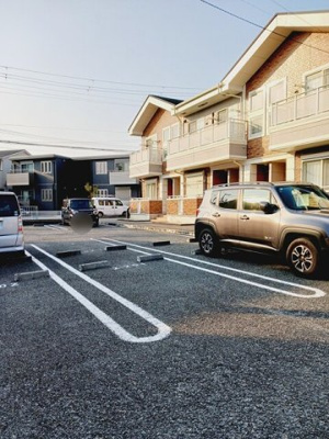 【駐車場】 | ミニョンⅡ番館 | 駐車場があるので、車を買う予定の方も安心です