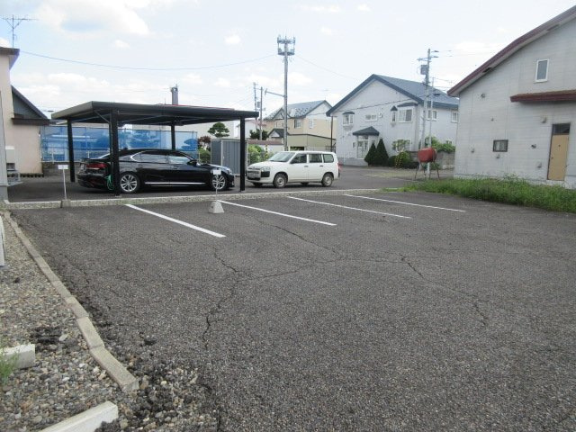 ポラリスの駐車場