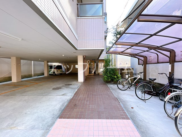 エスト味美南館のエントランス