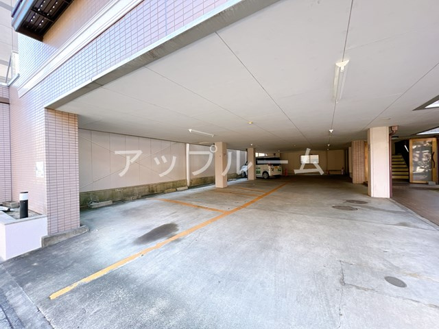 エスト味美南館の駐車場