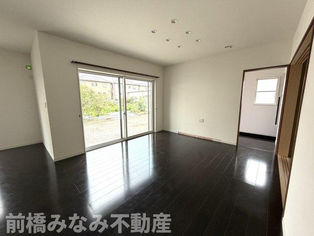 【中古】高崎市吉井町吉井　４LDK＋Sの居間・リビング|おしゃれな居間です