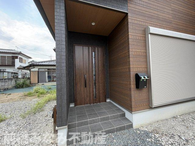 【中古】高崎市吉井町吉井　４LDK＋Sの玄関|収納もある玄関です