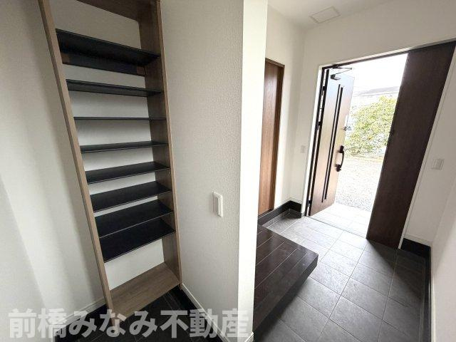 【中古】高崎市吉井町吉井　４LDK＋Sの玄関|シンプルで使いやすい玄関です