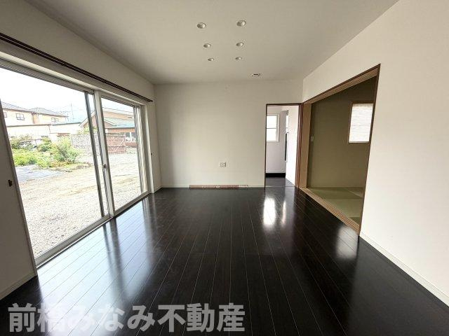 【中古】高崎市吉井町吉井　４LDK＋Sの居間・リビング|使いやすいリビングです