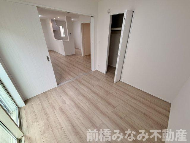 【新築】玉村町南玉　A号棟(全２棟)　ハートフルタウン　新築建売分譲の洋室|落ち着いた色調の洋室です