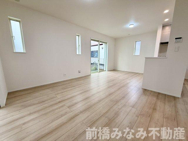 【新築】玉村町南玉　A号棟(全２棟)　ハートフルタウン　新築建売分譲の居間・リビング|ゆったりとしたリビングです