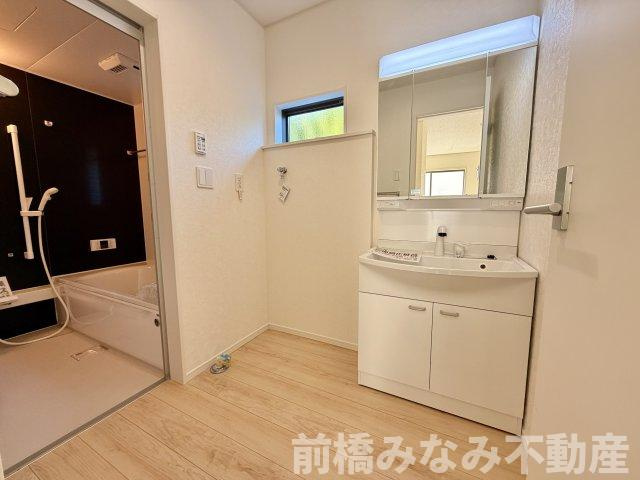 【新築】前橋市大利根町第2　１号棟(全２棟)　クレイドルガーデン　新築建売分譲の独立洗面台|独立洗面化粧台が付いています