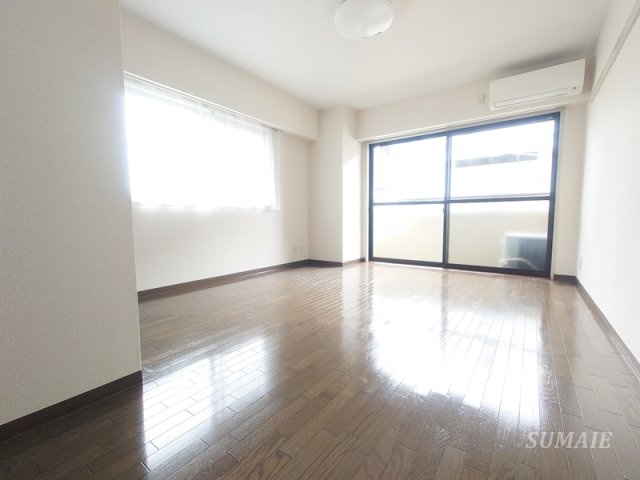 グランディール上坂の寝室|角部屋2面採光です☆