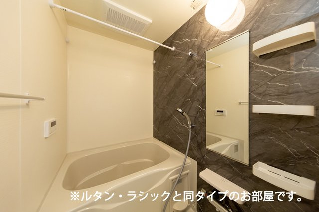 コンフォールＢの浴室