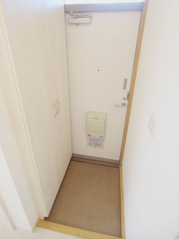 コタニアパートの玄関
