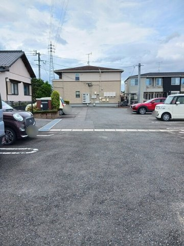 パストラルの駐車場
