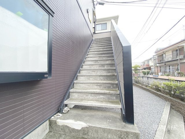 ベルメゾンSTのその他共用部分|共用階段です☆
