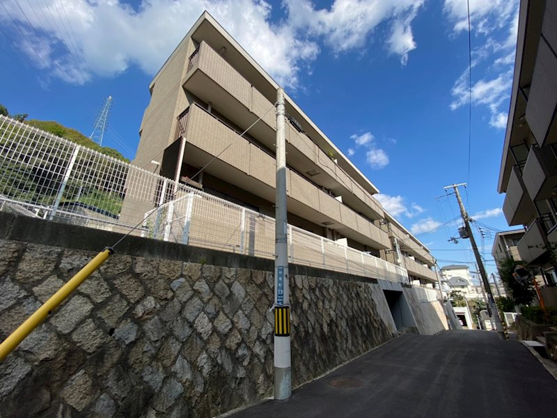 ディオレ新神戸の外観