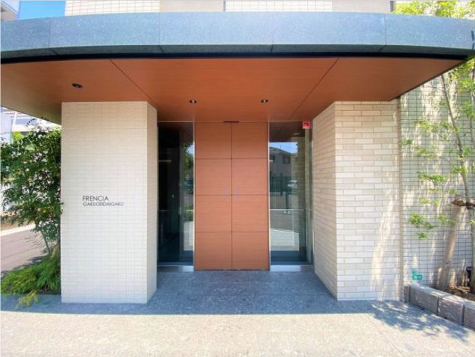【エントランス】フレンシア学芸大学 