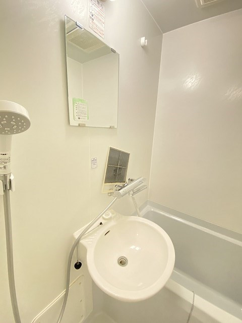 レオパレスzuccaの洗面所|ゆったりとスペースのある洗面所