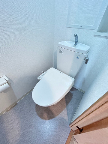 ピースコート園田のトイレ|落ち着いた色調のトイレです