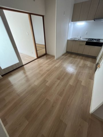 io甲子園Ⅰ番館の居間・リビング