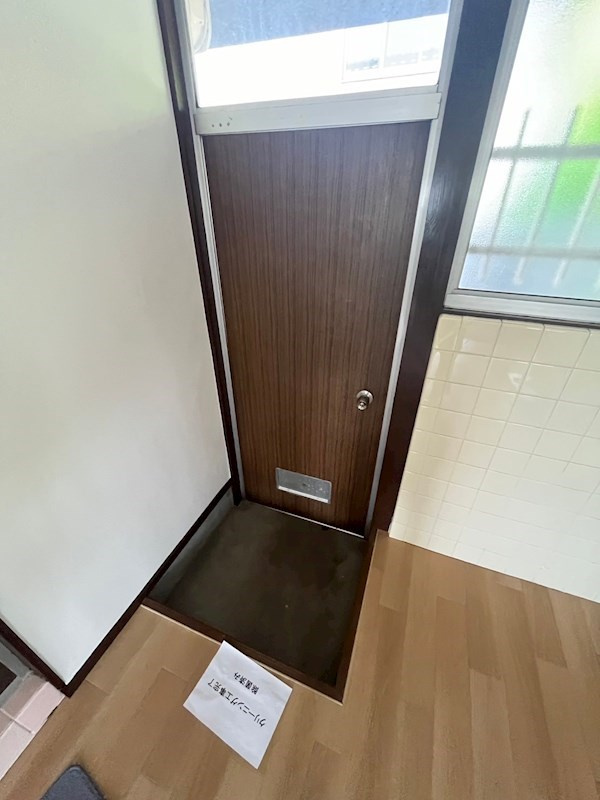 プラムハイツの玄関