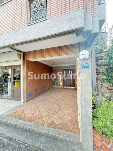 オズコート神戸本山のエントランス