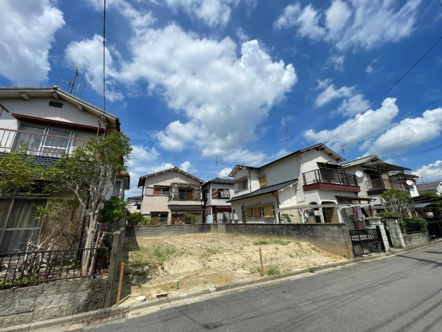 木津川市木津南後背　第7期　新築一戸建てのその他|足をゆったり伸ばして寛げる浴槽です。窓が設けられていますので差し込む光が明るく穏やかな雰囲気にしてくれます♪浴室乾燥機も設置しているので、雨の日の洗濯物も安心です♪