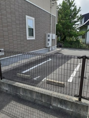 スカイハイツ儀徳Ⅱの駐車場