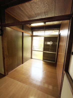 DY諏訪野町貸家のバルコニー|バルコニーからの眺めを楽しみながら食事をしませんか
