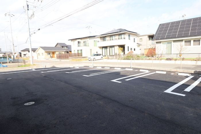 Casa ecran（ｶｰｻ ｴｸﾗﾝ）の駐車場