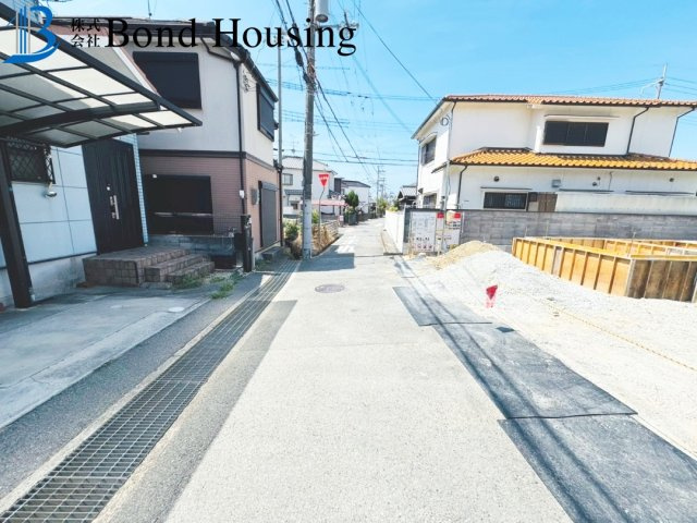 LDK21帖超　駐車並列３台　大久保町大窪　新築戸建のその他