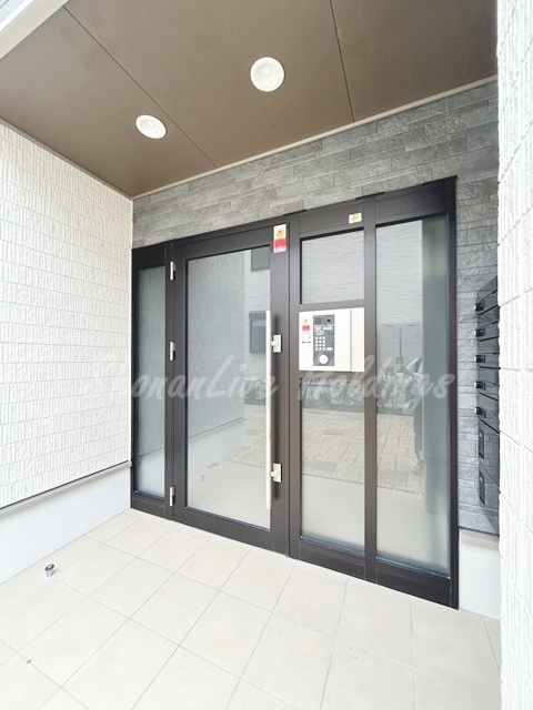 茅ヶ崎市松林１丁目のアパートのエントランス